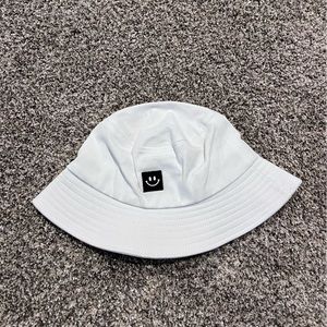 Bucket Hat :)
